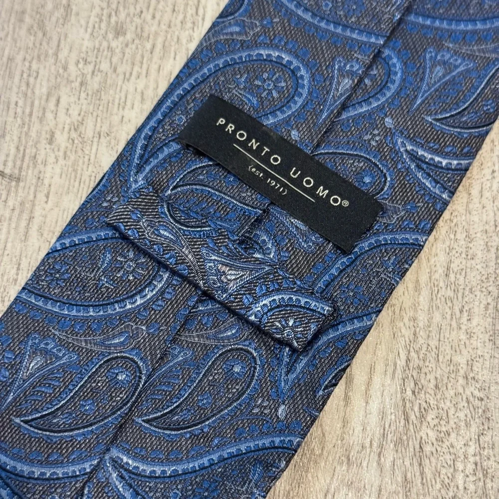 NEW Pronto Uomo 100% Silk Blue Paisley Necktie
